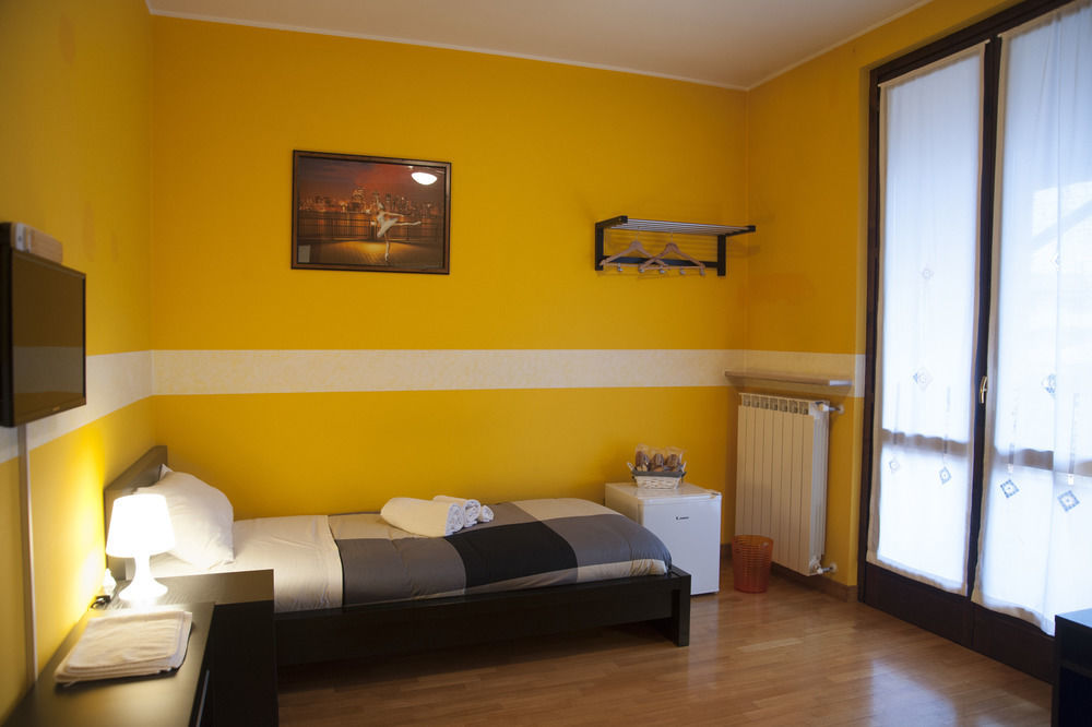Bed & Breakfast Orio Easy Airport Azzano San Paolo Eksteriør billede